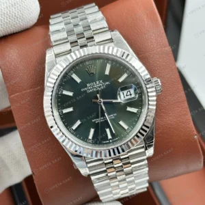 Rolex Datejust 126334 41 mm Yeşil Kadranlı Jubilee 9 Super Clone Eta Saat karşıdan görünüm