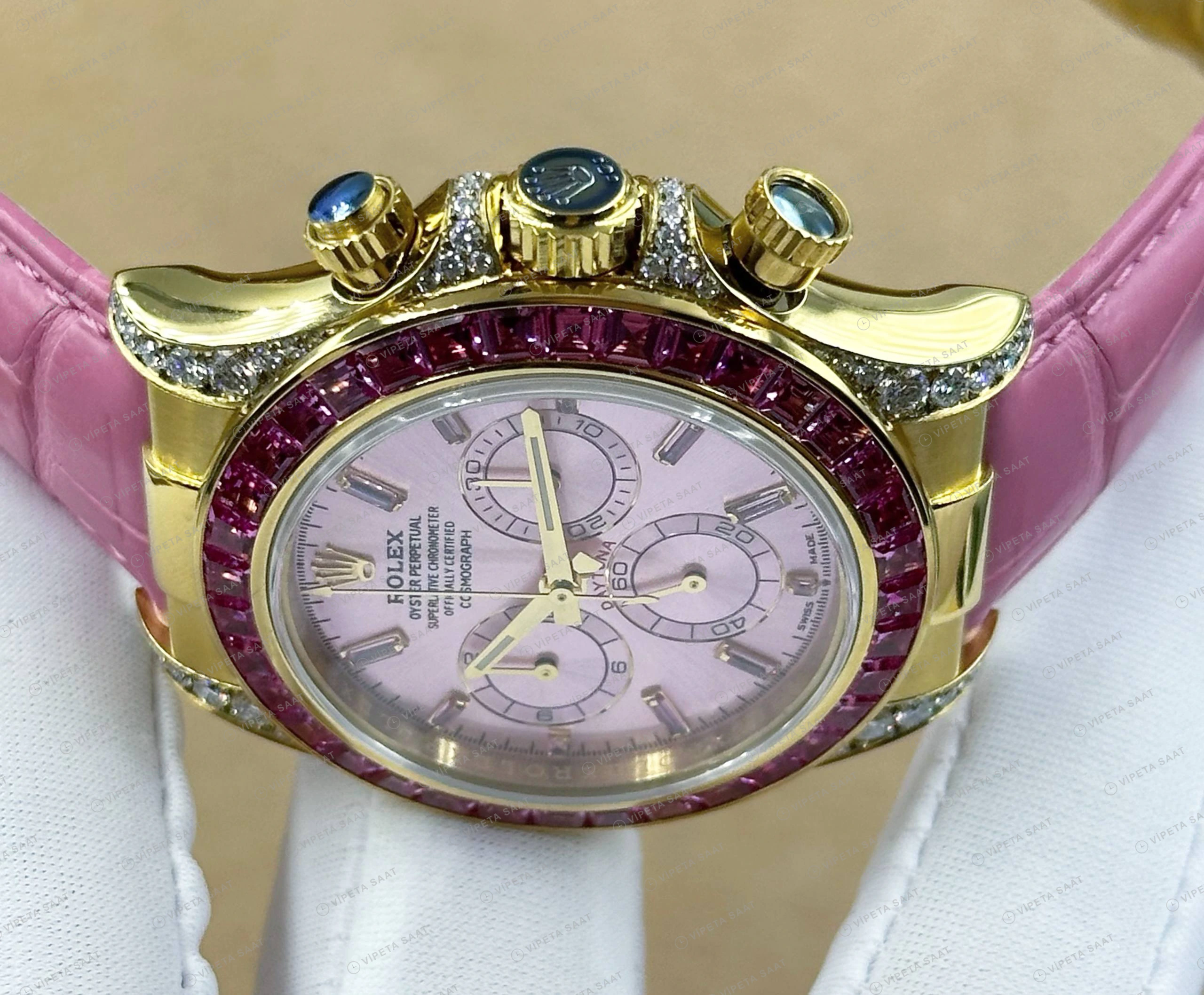 Rolex Daytona 126508 40 mm Pembe Kadranlı Sarı Altın Pırlanta Super Clone Eta Saat detay 4