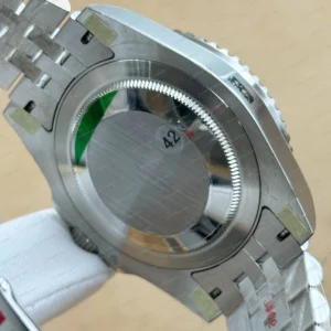 Rolex GMT-Master II 126710BLNR 41 mm Batman Siyah Kadranlı Jubilee 3 Super Clone Eta Saat karşıdan görünüm