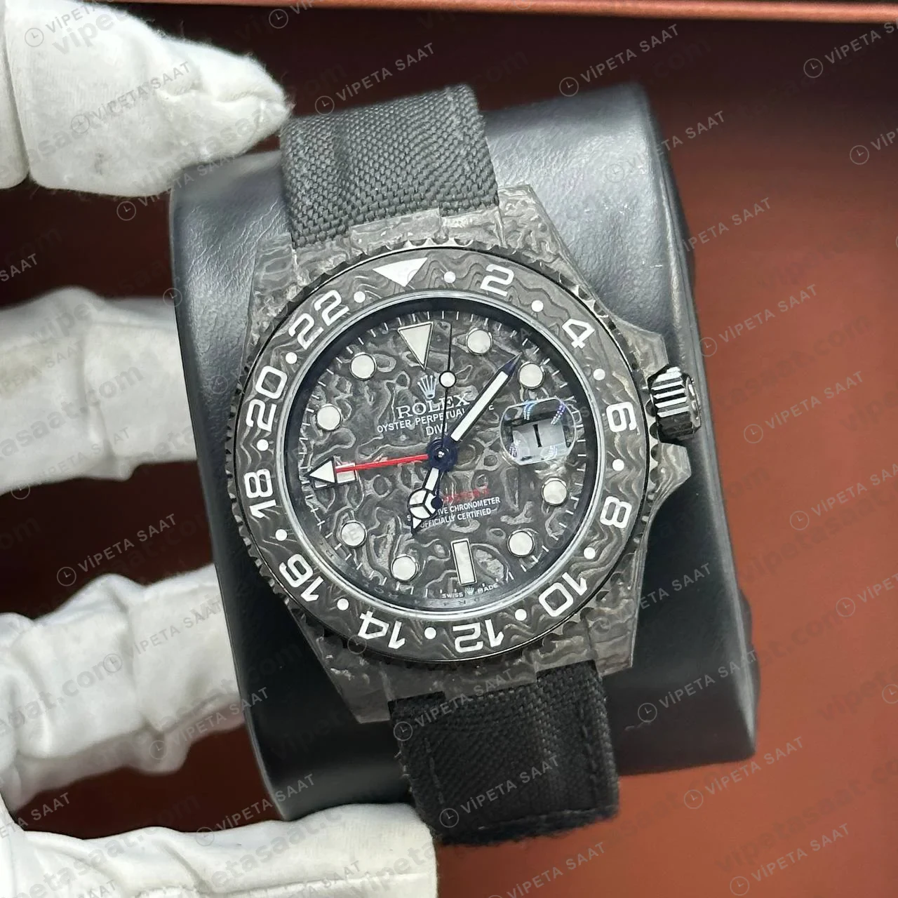 Rolex GMT-Master II Karbon Kasa Gümüş Pave Kadran Super Clone ETA Saat ön yüz