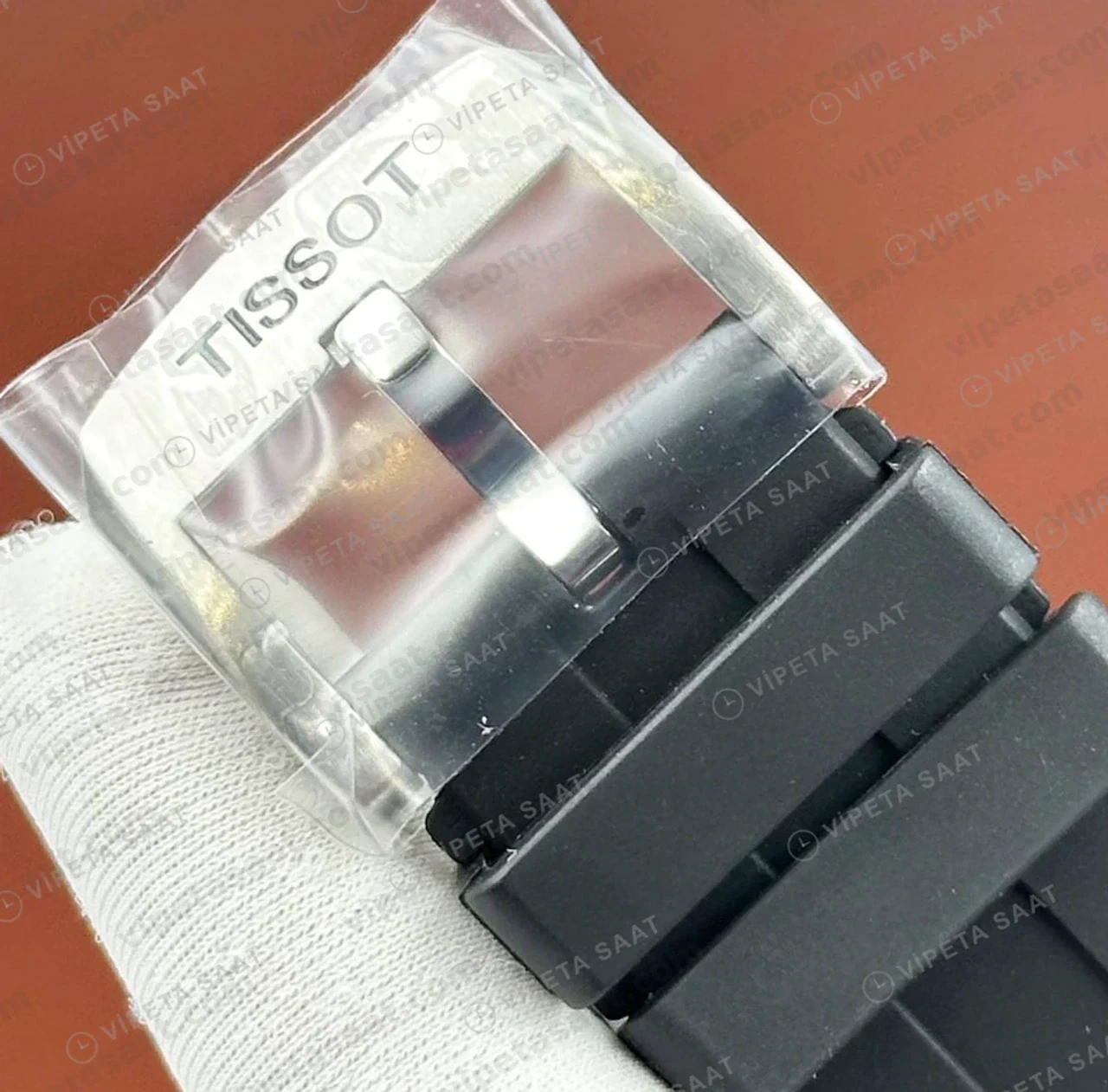 Tissot Seastar Siyah Kırmızı Kronograf Kauçuk Eta Saat kadran detayı