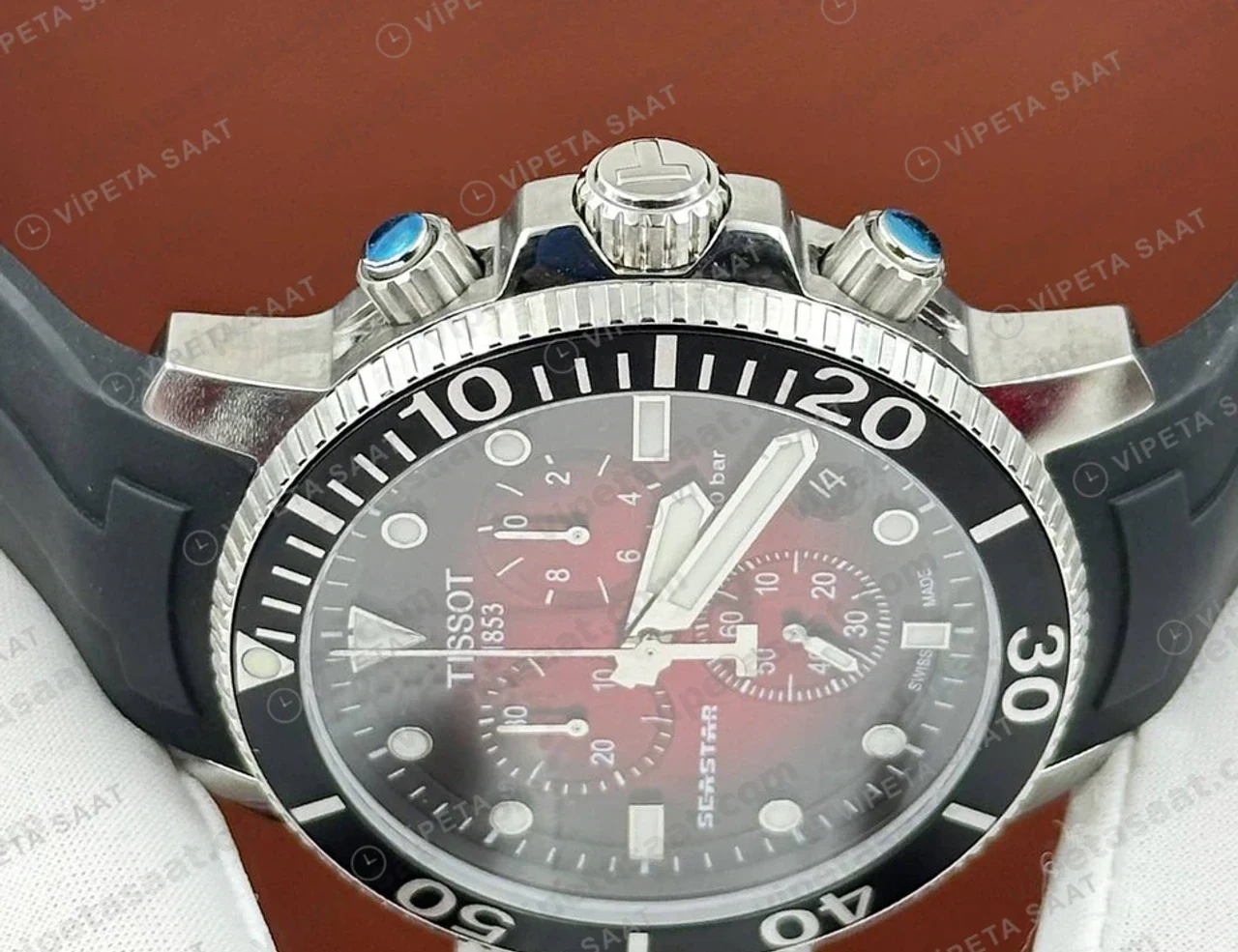 Tissot Seastar Siyah Kırmızı Kronograf Kauçuk Eta Saat profil