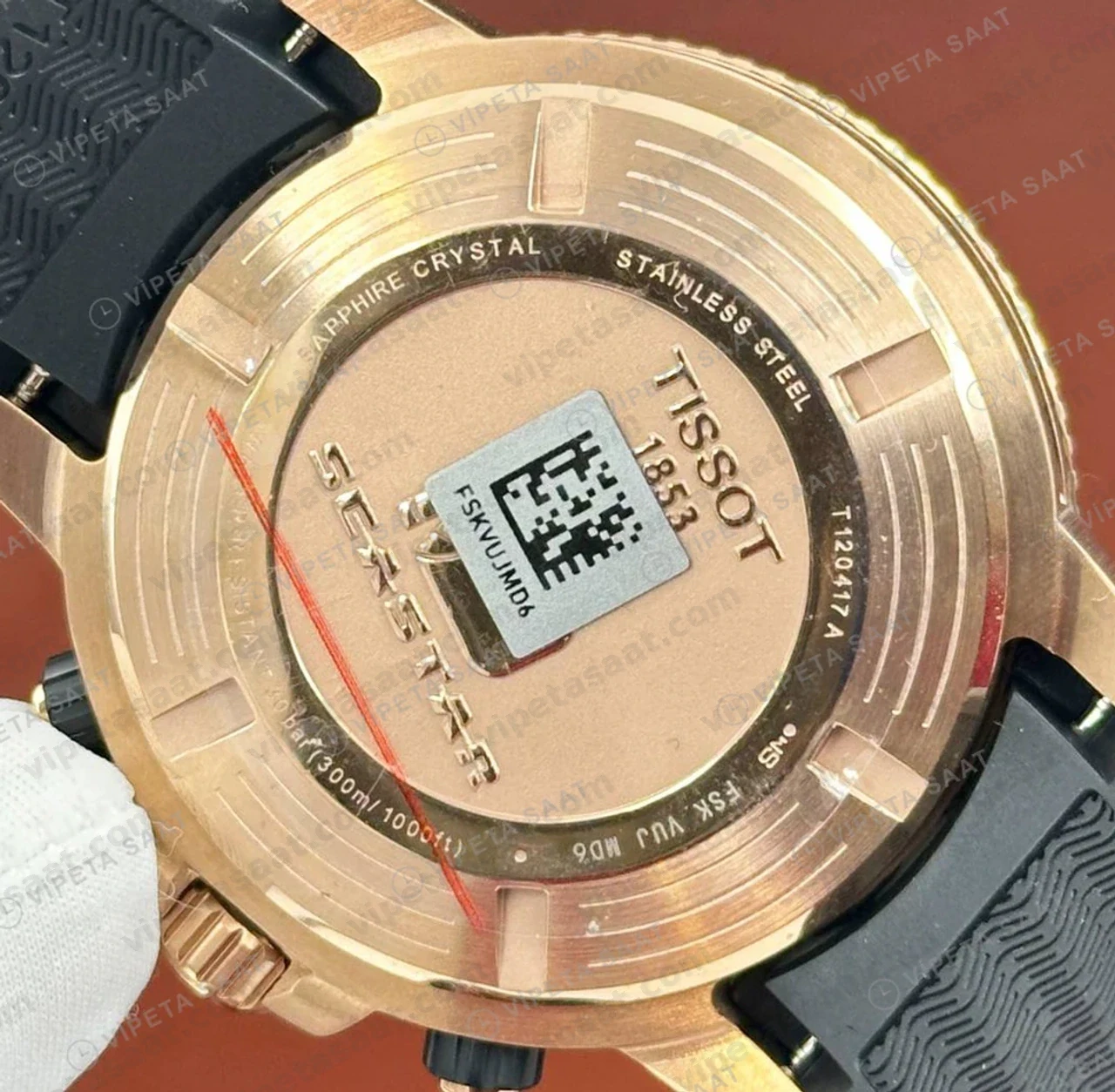 Tissot Seastar Siyah Kronograf Altın Bezel Kauçuk Eta Saat kordon detayı