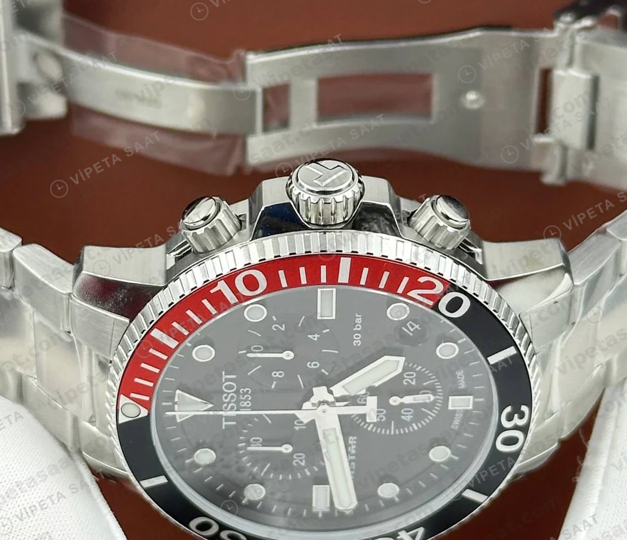 Tissot Seastar Siyah Kronograf Kırmızı Bezel Bileklik Eta Saat detay görünüm