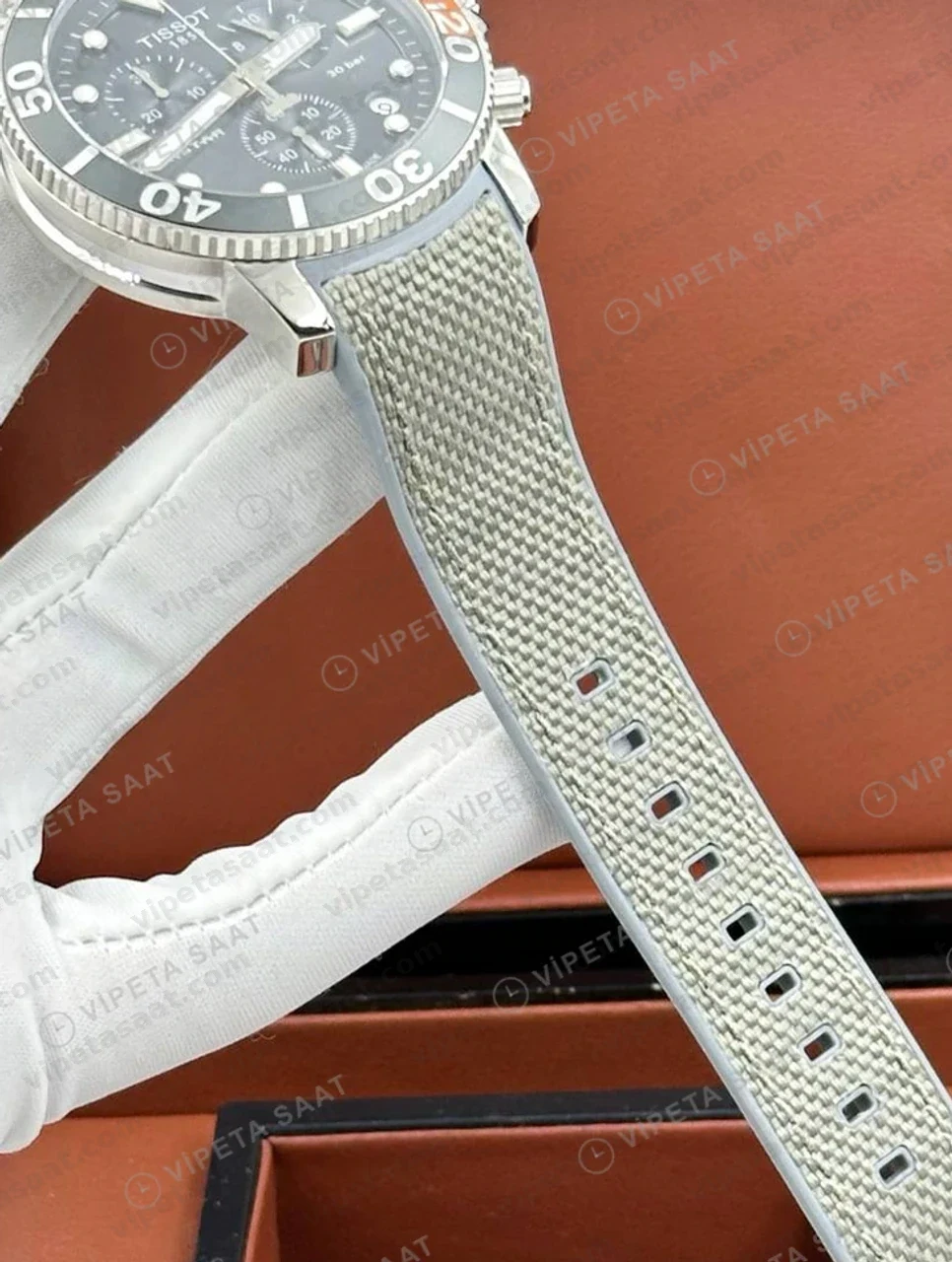 Tissot Seastar Siyah Kronograf Turuncu Hasır Kordon Eta Saat kadran detayı