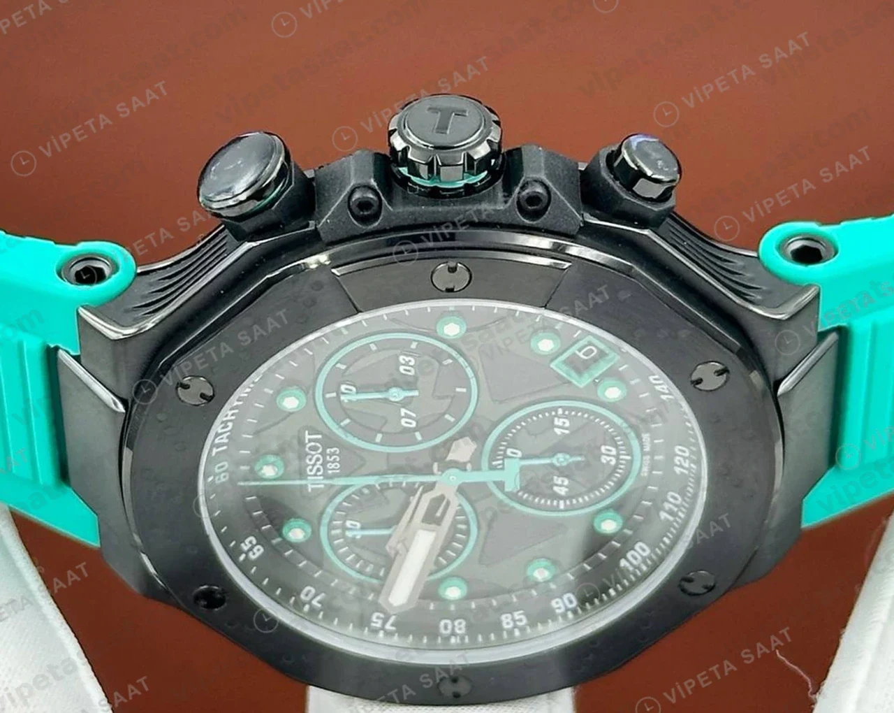 Tissot Supersport Siyah Kronograf Turkuaz Eta Saat kadran detayı