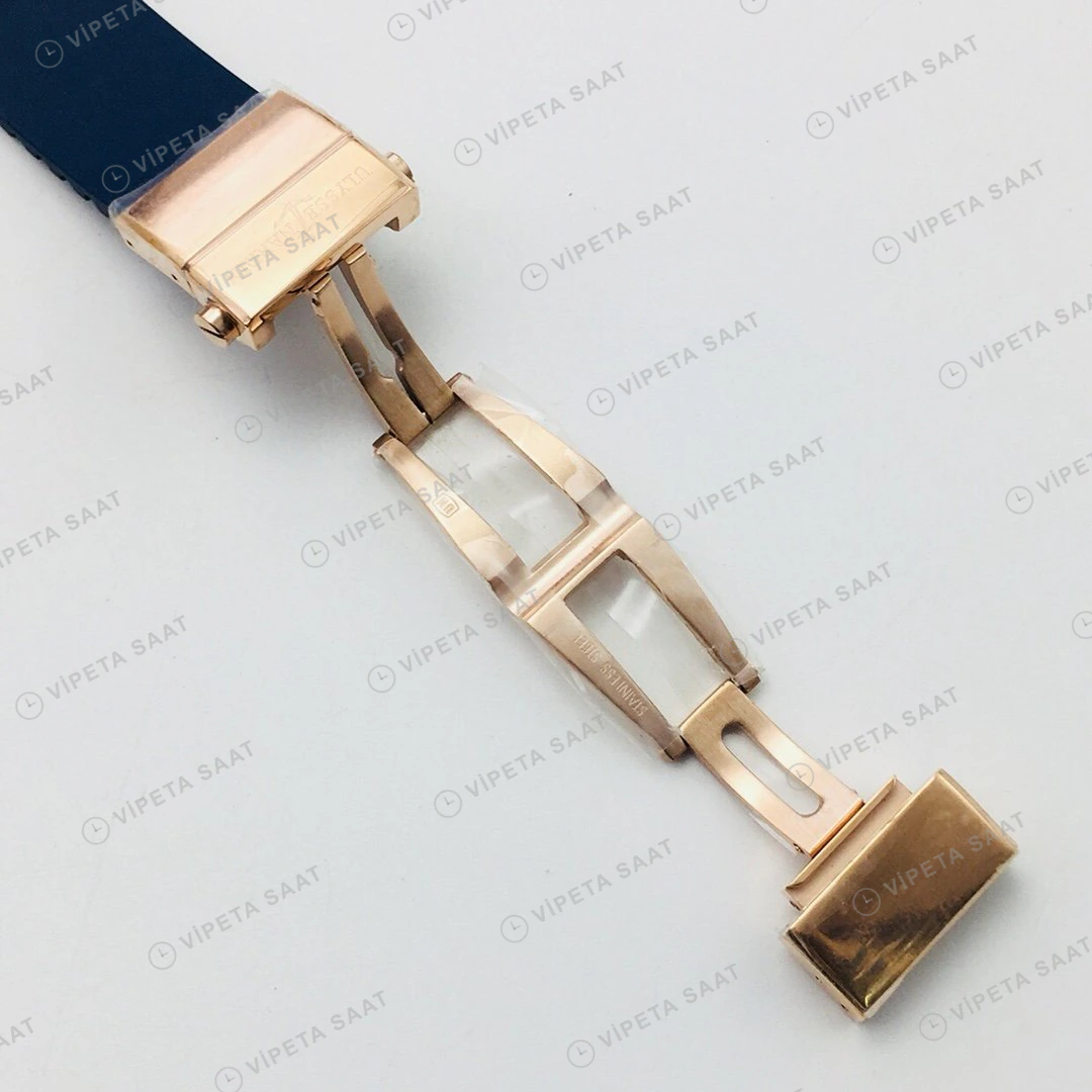 Ulysse Nardin El Toro GMT Perpetual Beyaz Kadran Mavi Bezel Rose Gold Kauçuk 43mm Super Clone ETA Eta Saat karşıdan görünüm