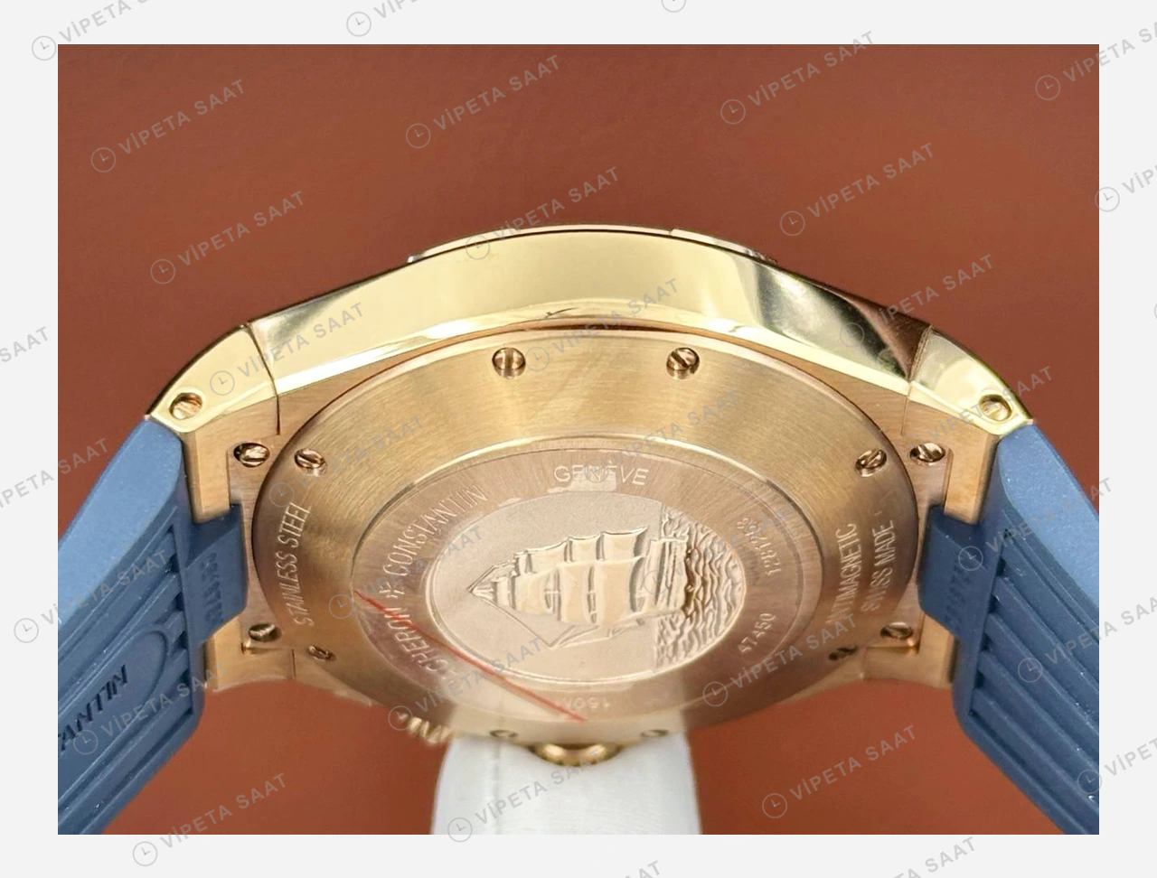 Vacheron Constantin 41 mm Overseas Rose Mavi Ay Evreli Kauçuk Super Clone ETA Eta Saat yan görünüm