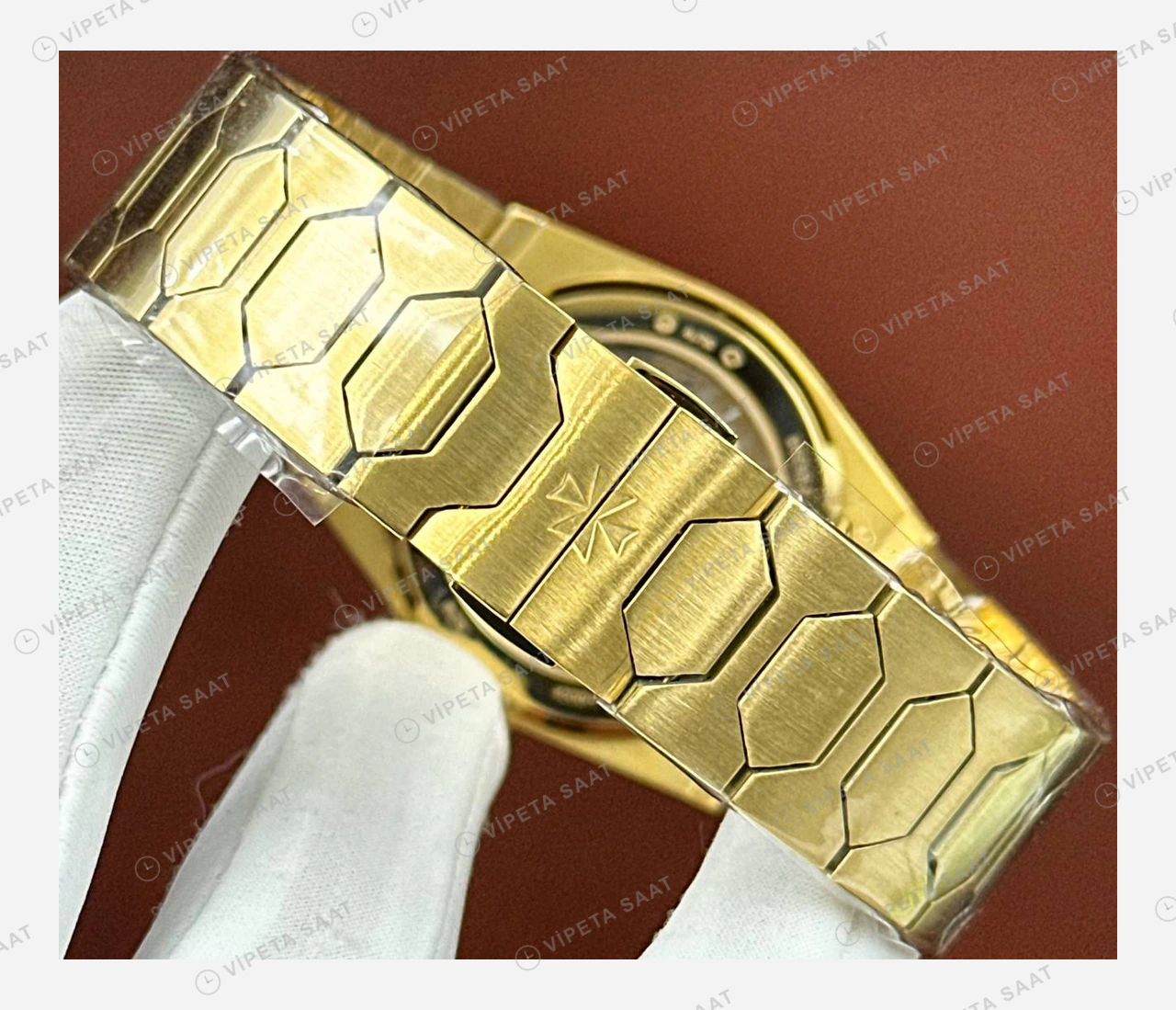 Vacheron Constantin 41 mm Overseas Şampanya Kadran Altın Super Clone ETA Eta Saat karşıdan görünüm
