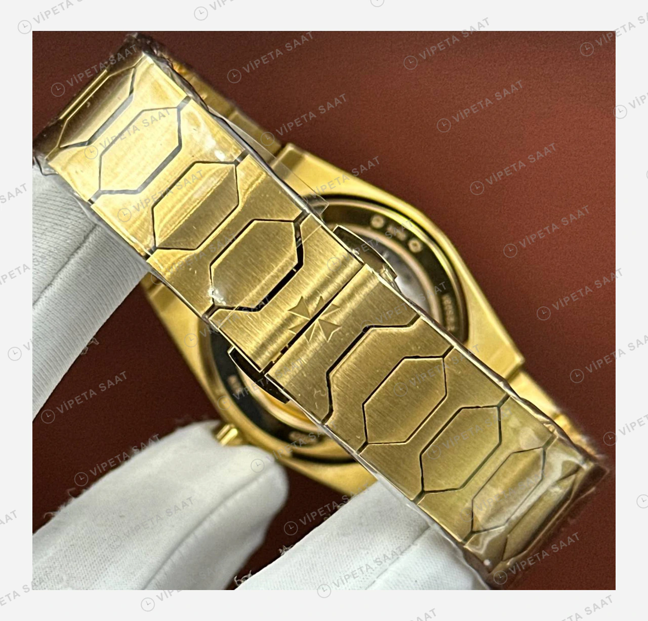 Vacheron Constantin 41 mm Overseas Siyah Kadran Altın Super Clone ETA Eta Saat karşıdan görünüm