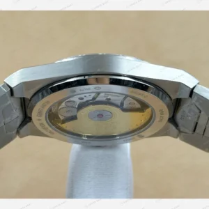 Vacheron Constantin 41 mm Overseas Siyah Kadran Çelik Super Clone ETA Eta Saat karşıdan görünüm