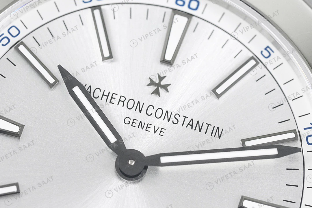 Vacheron Constantin Overseas Gumus Kadran Siyah Kaucuk Kordon Super Clone Eta Eta Saat detay 4
