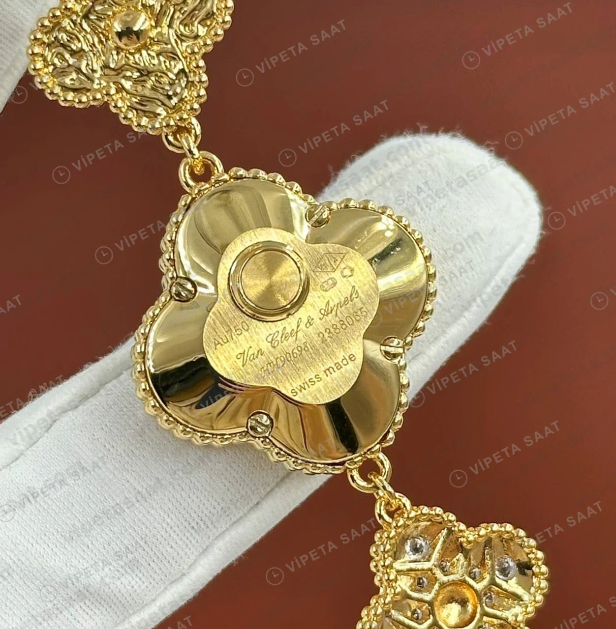 Van Cleef Alhambra Altın Kadran Bileklik Super Clone ETA Saat detay 3