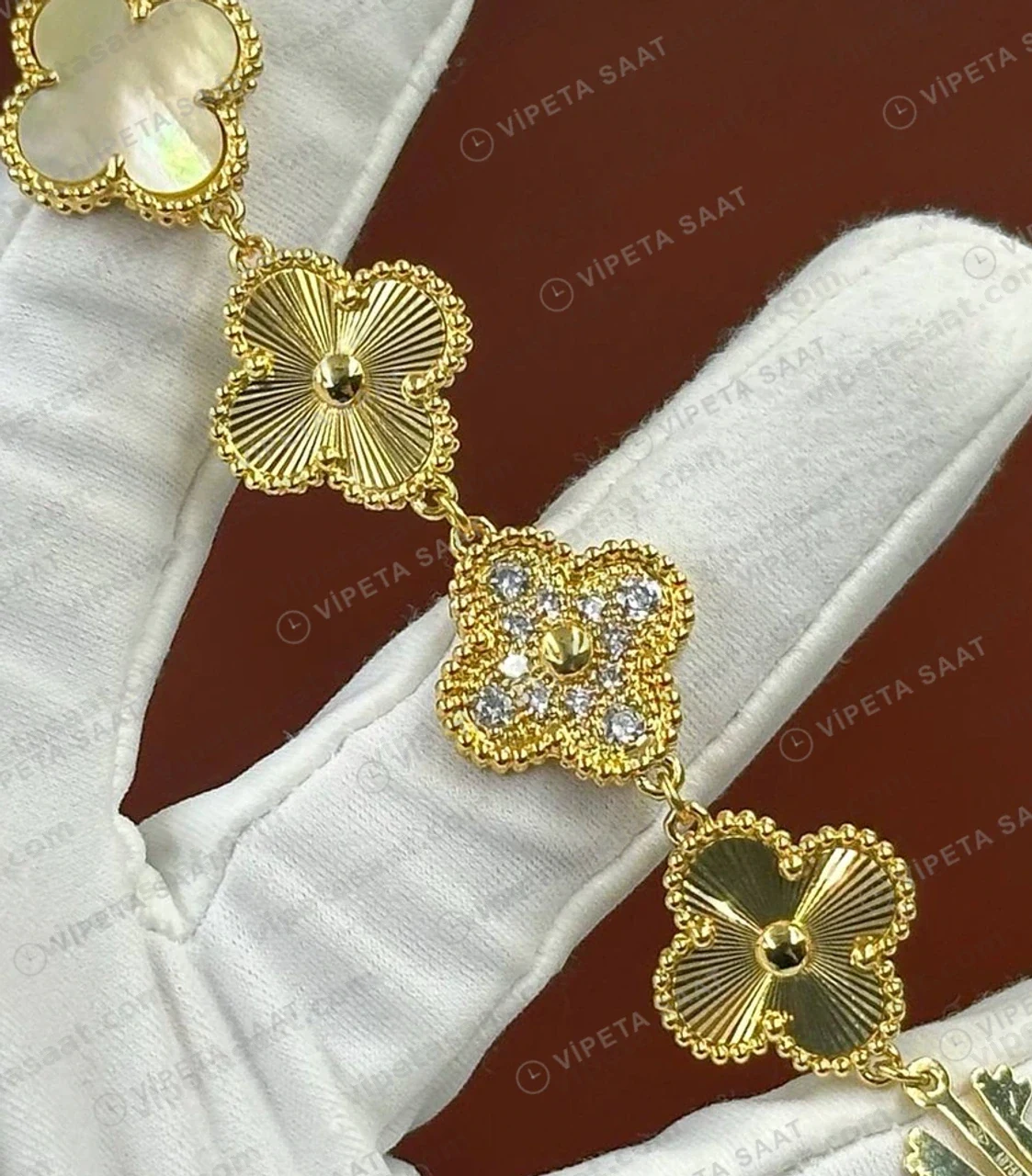 Van Cleef Alhambra Altın Kadran Bileklik Super Clone ETA Saat detay 5