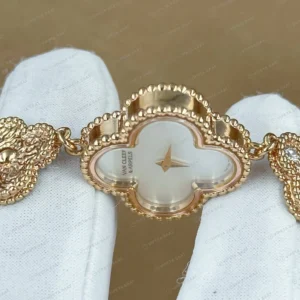 Van Cleef Alhambra Beyaz Sedef Kadran Bileklik Super Clone ETA Saat karşıdan görünüm