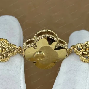 Van Cleef Alhambra Mavi Kadran Bileklik Super Clone ETA Saat karşıdan görünüm
