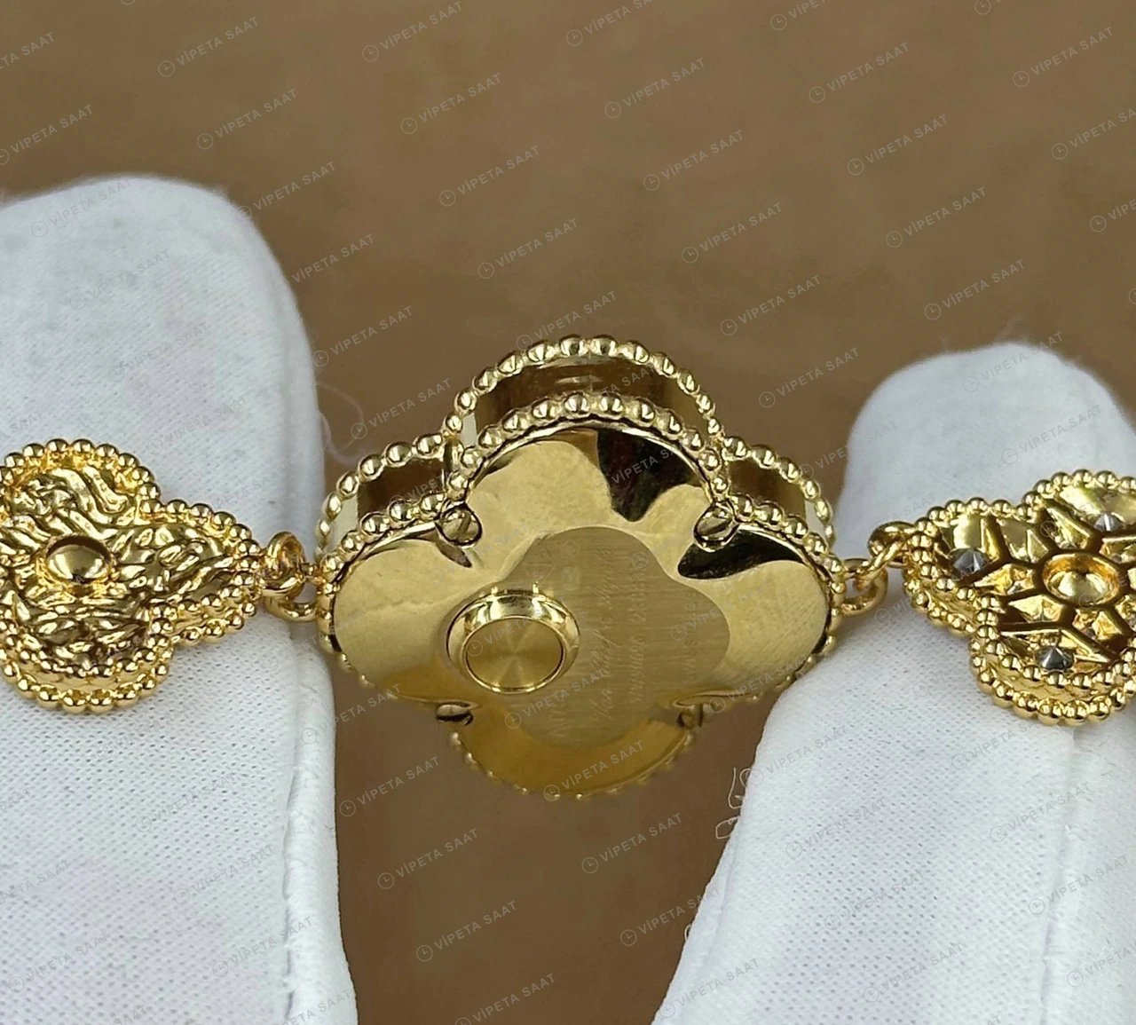 Van Cleef Alhambra Mavi Kadran Bileklik Super Clone ETA Saat karşıdan görünüm