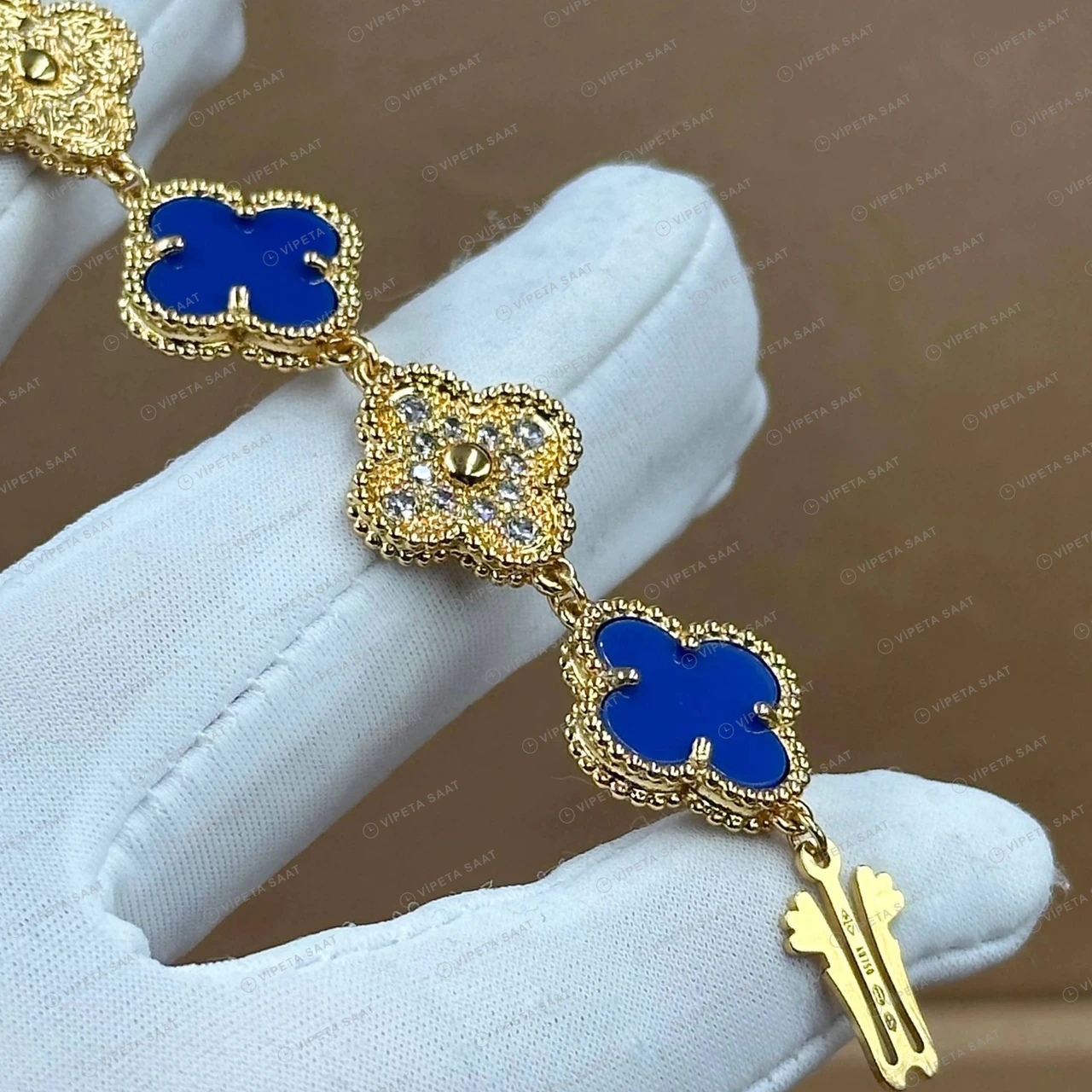 Van Cleef Alhambra Mavi Kadran Bileklik Super Clone ETA Saat detay 8