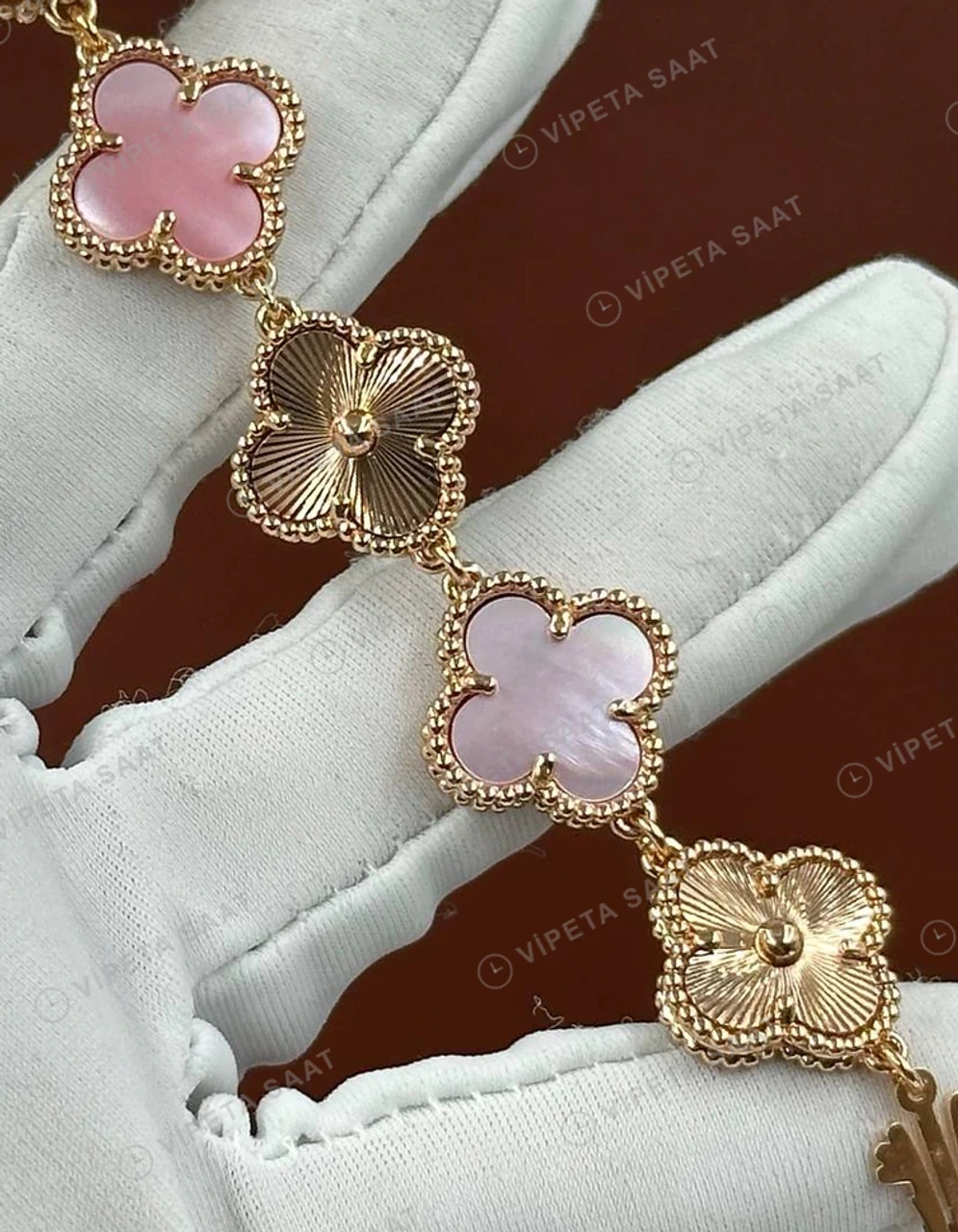 Van Cleef Alhambra Pembe Kadran Bileklik Super Clone ETA Saat karşıdan görünüm