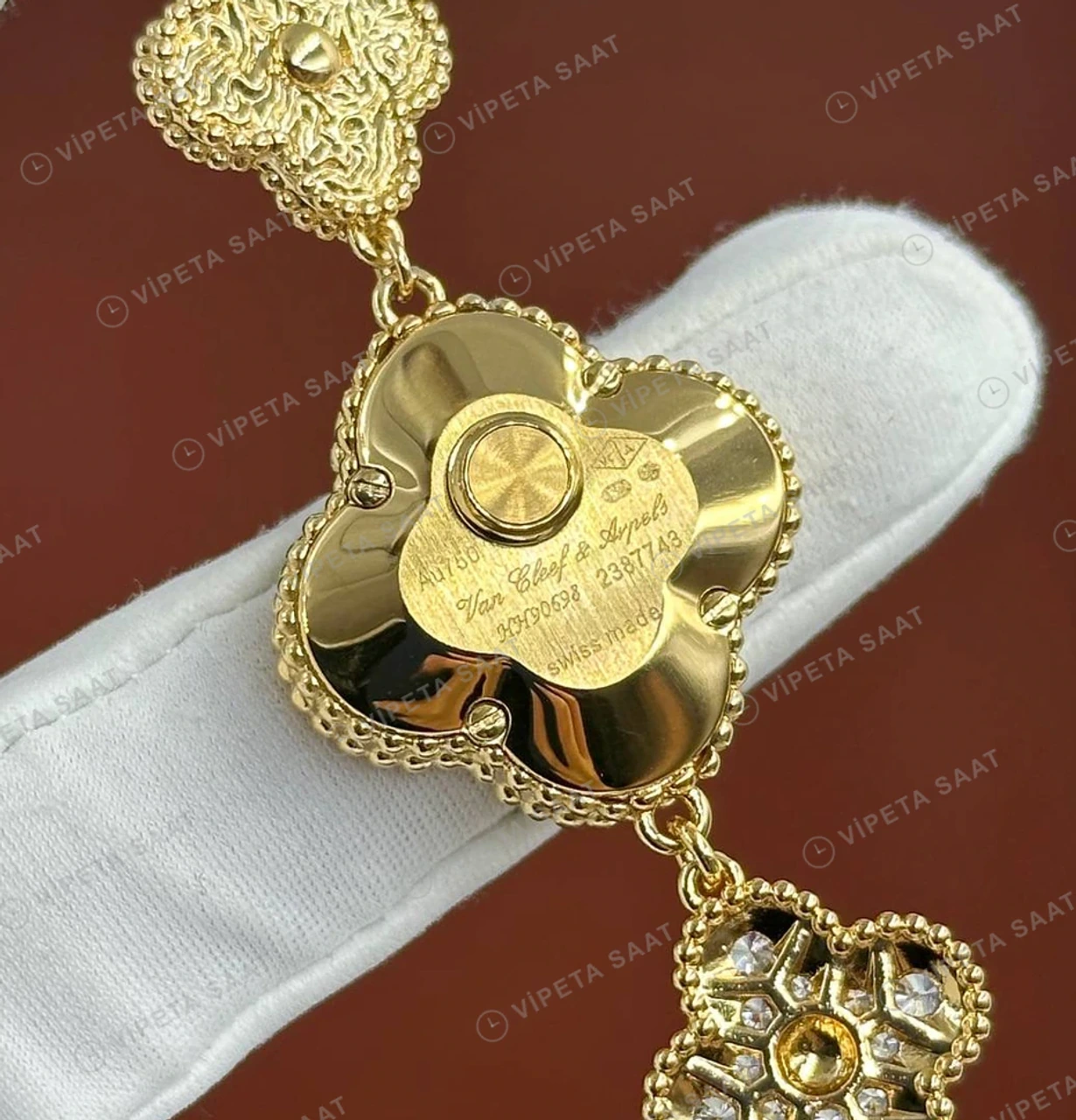 Van Cleef Alhambra Yeşil Malakit Kadran Bileklik Super Clone ETA Saat detay 4