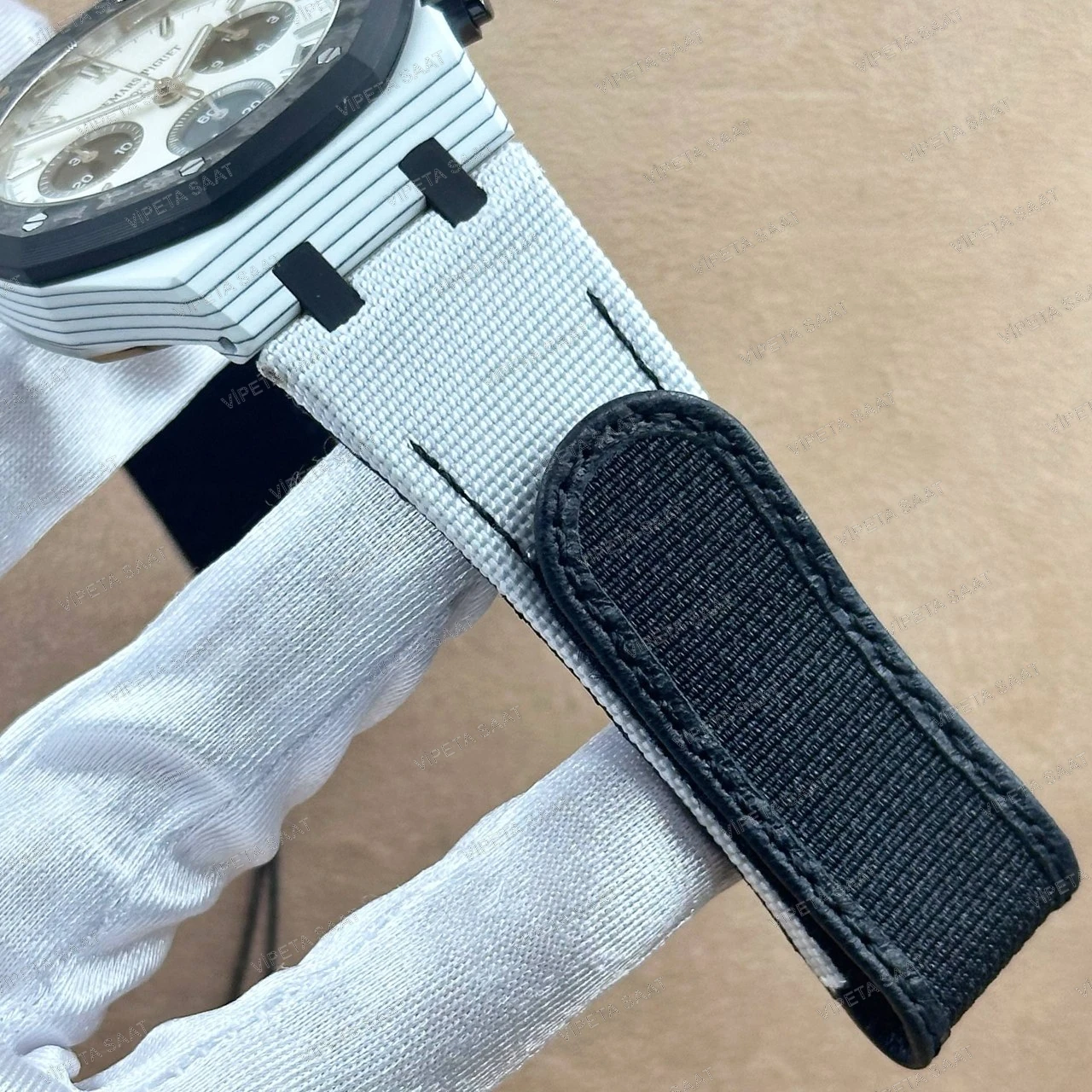 Audemars Piguet DiW Royal Oak Chronograph 42 MM Beyaz Kuvars Karbon Kasa Karbon Bezel Beyaz Siyah Panda Kadran Beyaz Kumaş Kordon Super Clone ETA Saat - Görsel 6
