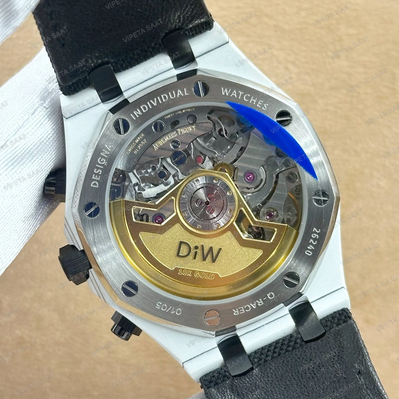 Audemars Piguet DiW Royal Oak Chronograph 42 MM Beyaz Kuvars Karbon Kasa Karbon Bezel Gri Siyah Kadran Siyah Kumaş Kordon Super Clone ETA Saat Detay Görsel 4