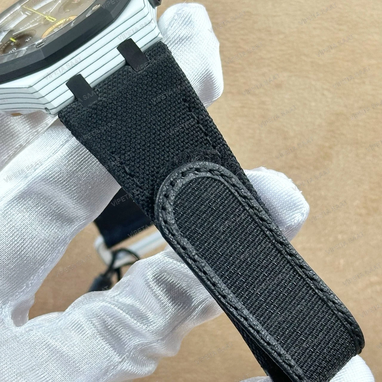 Audemars Piguet DiW Royal Oak Chronograph 42 MM Beyaz Kuvars Karbon Kasa Karbon Bezel Gri Siyah Kadran Siyah Kumaş Kordon Super Clone ETA Saat - Görsel 6