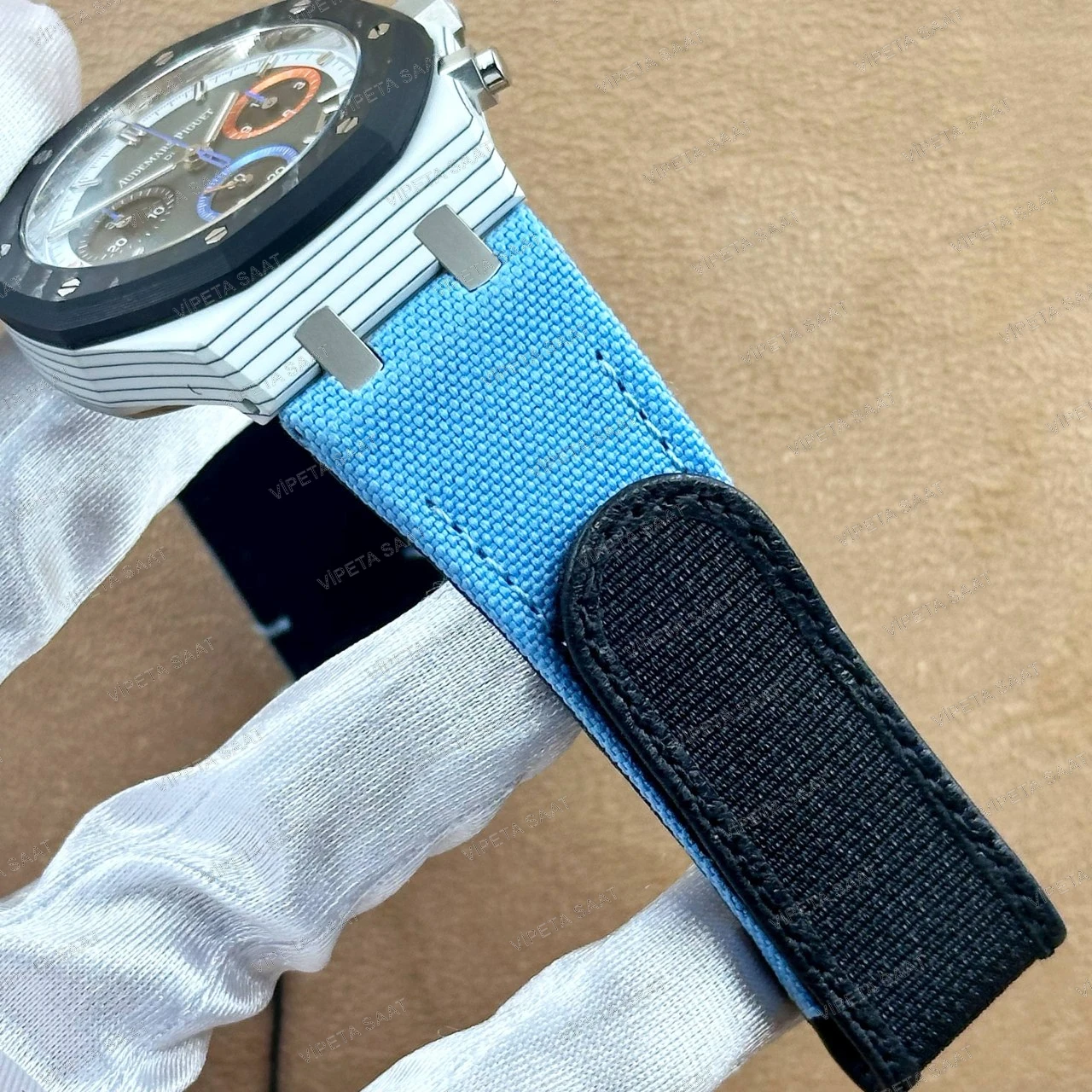 Audemars Piguet DiW Royal Oak Chronograph 42 MM Beyaz Kuvars Karbon Kasa Karbon Bezel Mavi Turuncu Detaylı Kadran Açık Mavi Kumaş Kordon Super Clone ETA Saat - Görsel 6