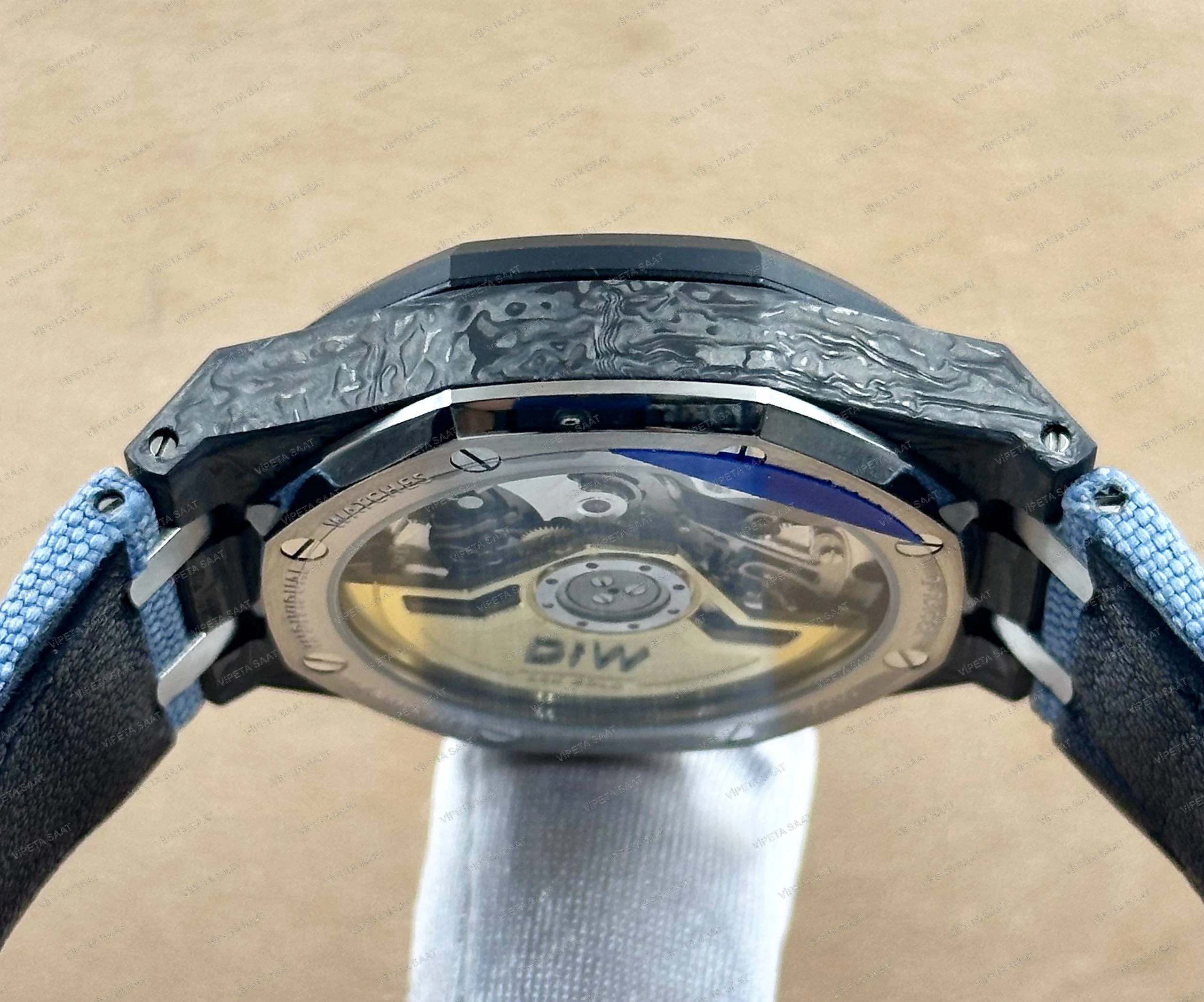 Audemars Piguet DiW Royal Oak Chronograph 42 MM Siyah Karbon Kasa Karbon Bezel Gri Mavi Alt Kadran Mavi Kumaş Kordon Super Clone ETA Saat Detay Görsel 3