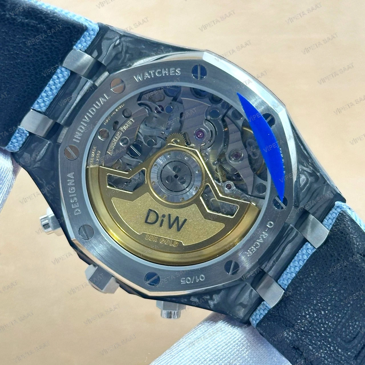 Audemars Piguet DiW Royal Oak Chronograph 42 MM Siyah Karbon Kasa Karbon Bezel Gri Mavi Alt Kadran Mavi Kumaş Kordon Super Clone ETA Saat Detay Görsel 4
