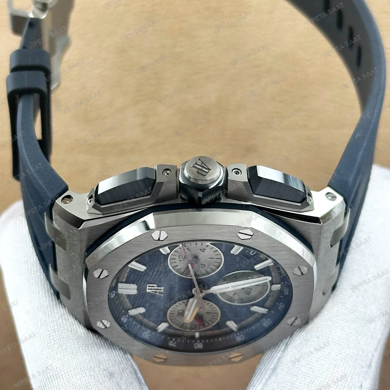Audemars Piguet Royal Oak Offshore Chronograph 26420SO 43 MM Mavi Kadran Siyah Seramik Bezel Super Clone ETA Saat Detay Görsel 2
