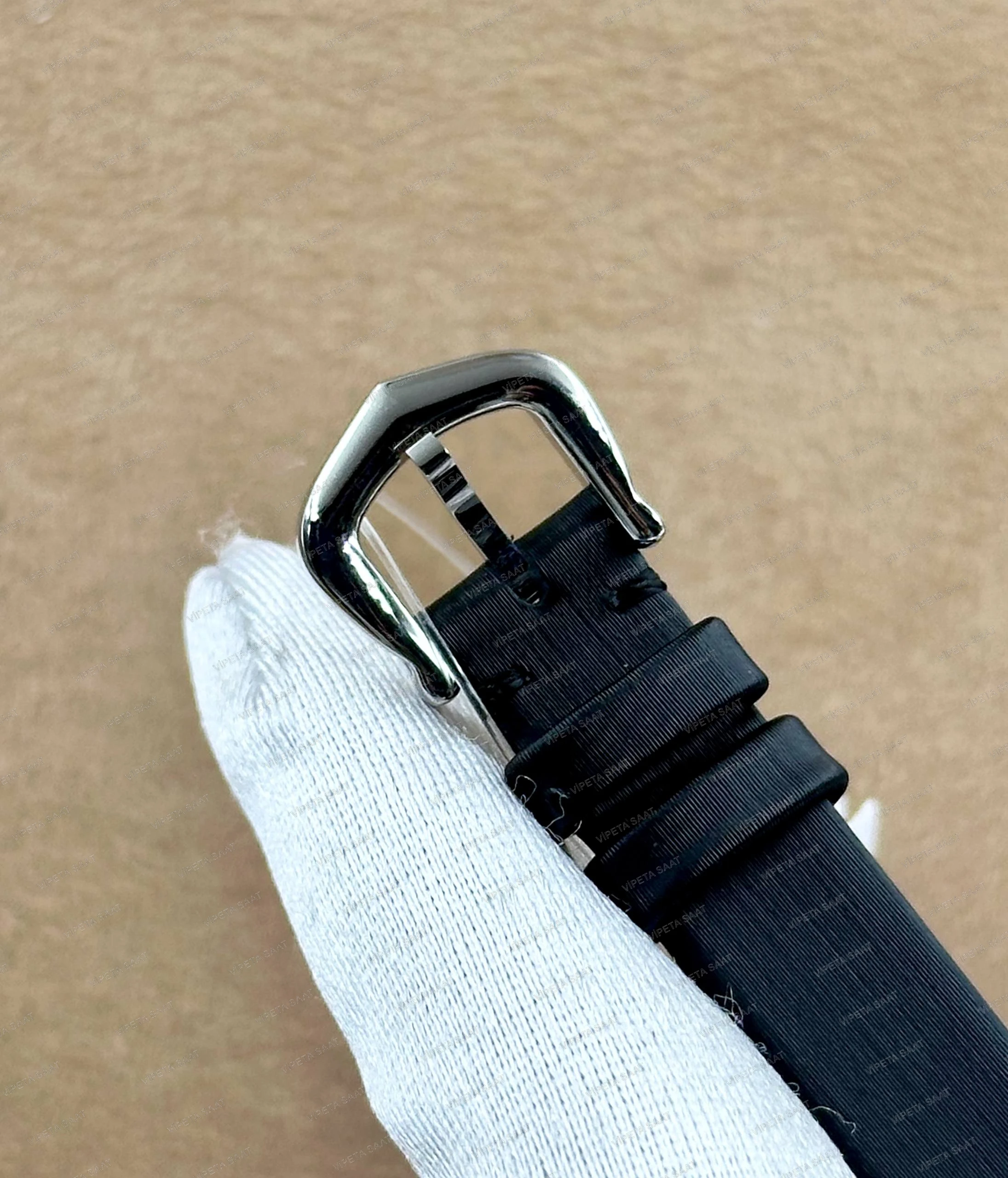 Cartier Baignoire Allongée 47x21 MM Gümüş Piramit Çivili Kasa Beyaz Roma Rakamlı Kadran Siyah Deri Kordon Bayan Super Clone Saat - Görsel 7