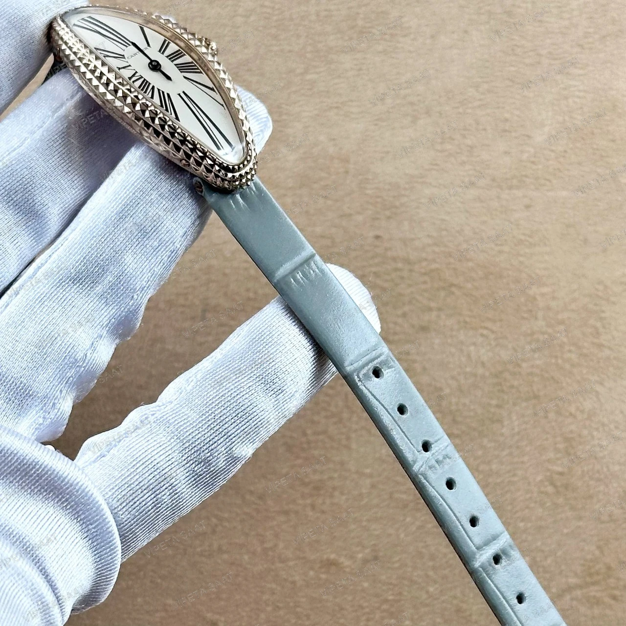 Cartier Baignoire Allongée 47x21 MM Rose Gold Piramit Çivili Kasa Beyaz Roma Rakamlı Kadran Gri Yeşil Deri Kordon Bayan Super Clone Saat - Görsel 6