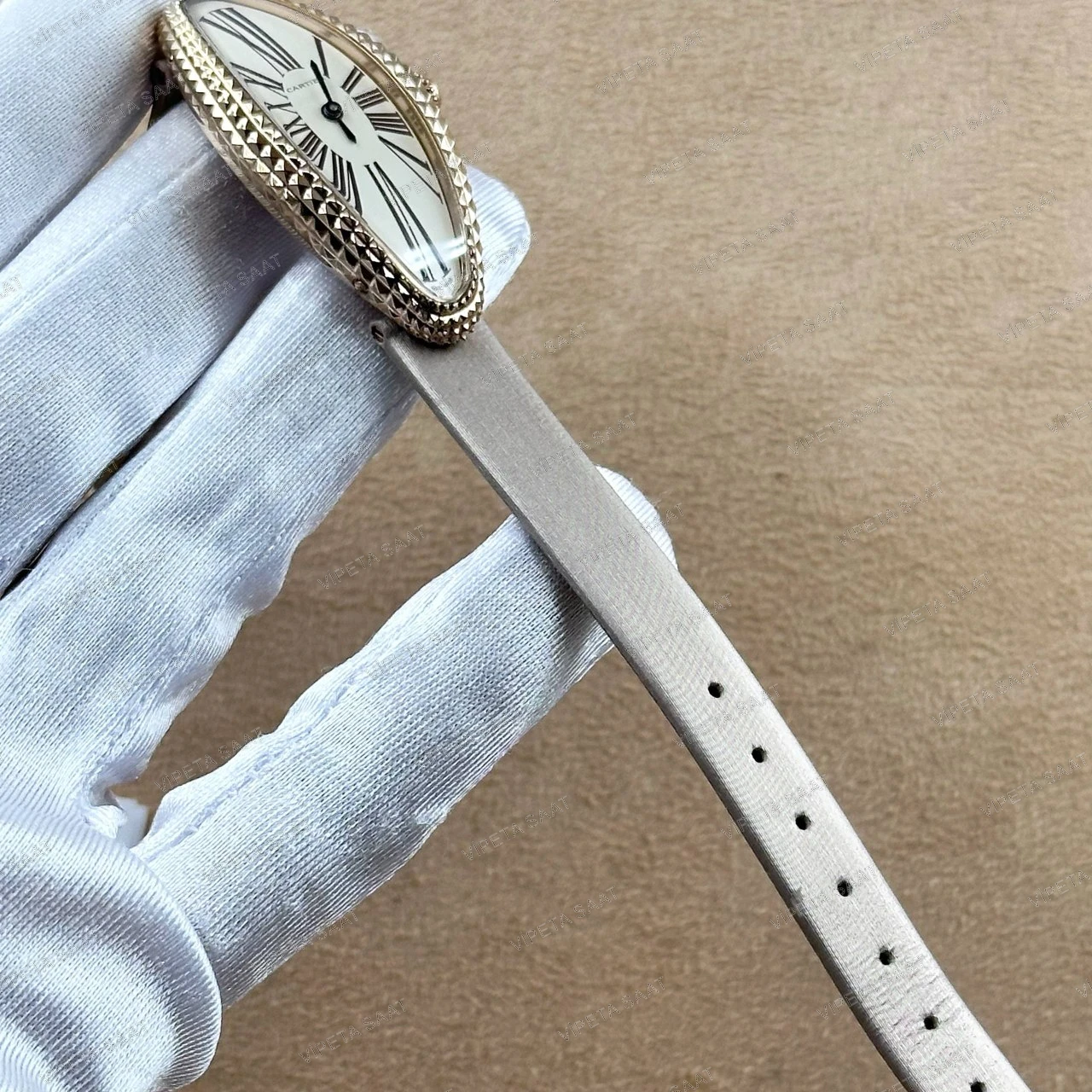 Cartier Baignoire Allongée 47x21 MM Rose Gold Piramit Çivili Kasa Beyaz Roma Rakamlı Kadran Vizon Kahve Deri Kordon Bayan Super Clone Saat - Görsel 6