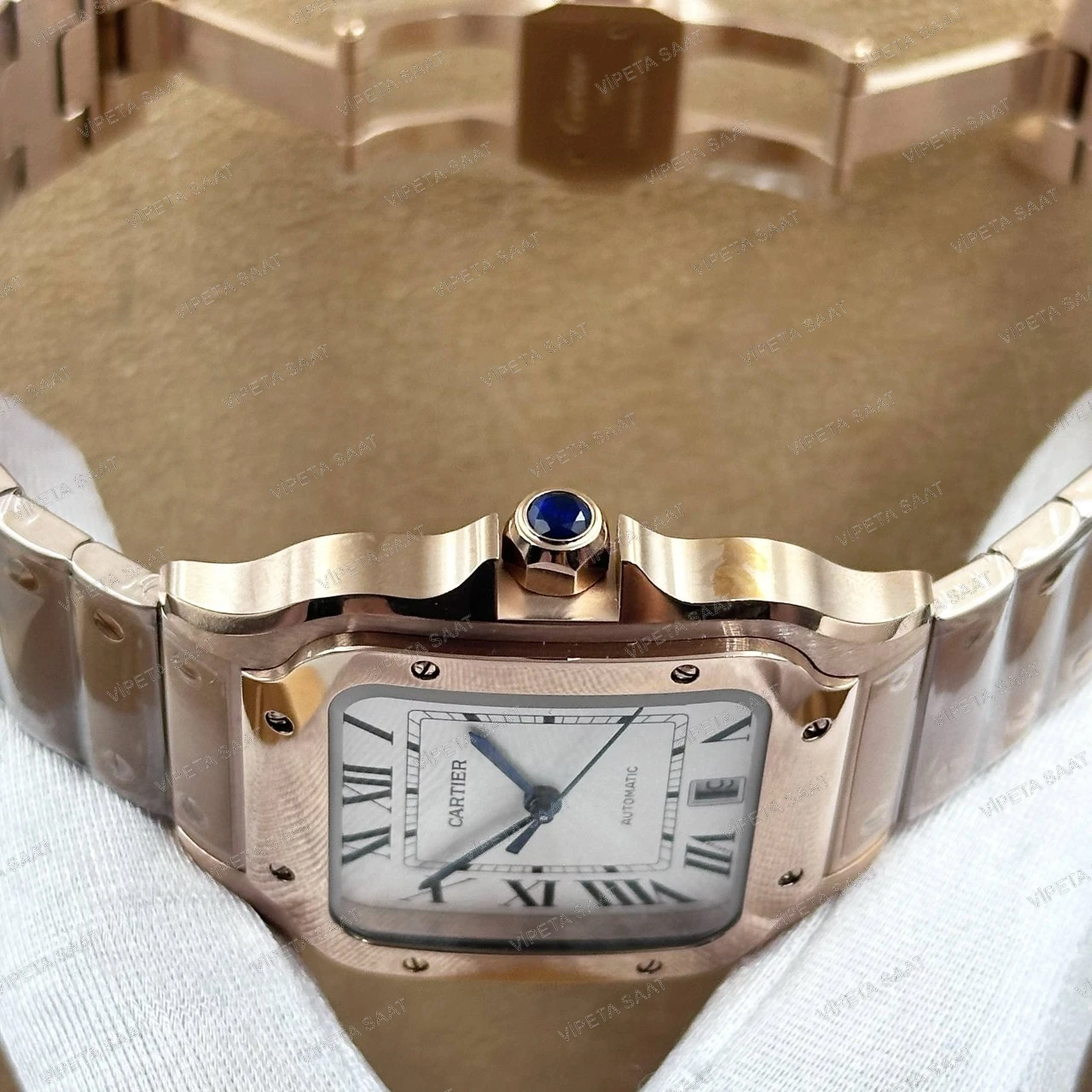 Cartier Santos de Cartier Large WGSA0019 39.8 MM 18K Rose Gold Kasa Beyaz Roma Rakamlı Kadran Rose Gold Bilezik Super Clone ETA Saat Detay Görsel 2