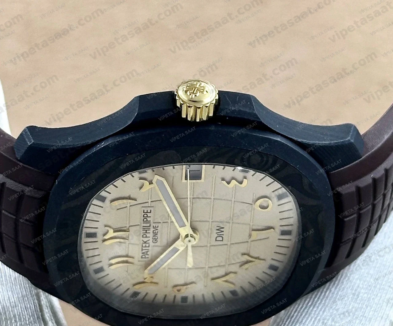 Patek Philippe Aquanaut 5167 41 mm Krem Kadran Arap Rakamlı Rose Gold Siyah Bezel Kahverengi Kauçuk Super Clone ETA Saat Detay Görsel 2