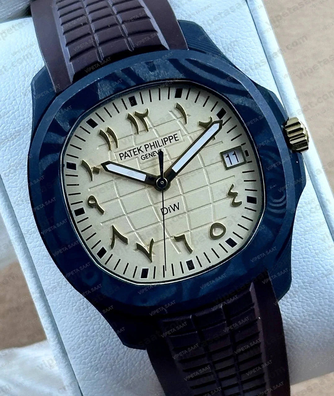 Patek Philippe Aquanaut 5167 41 mm Krem Kadran Arap Rakamlı Rose Gold Siyah Bezel Kahverengi Kauçuk Super Clone ETA Saat Detay Görsel 1