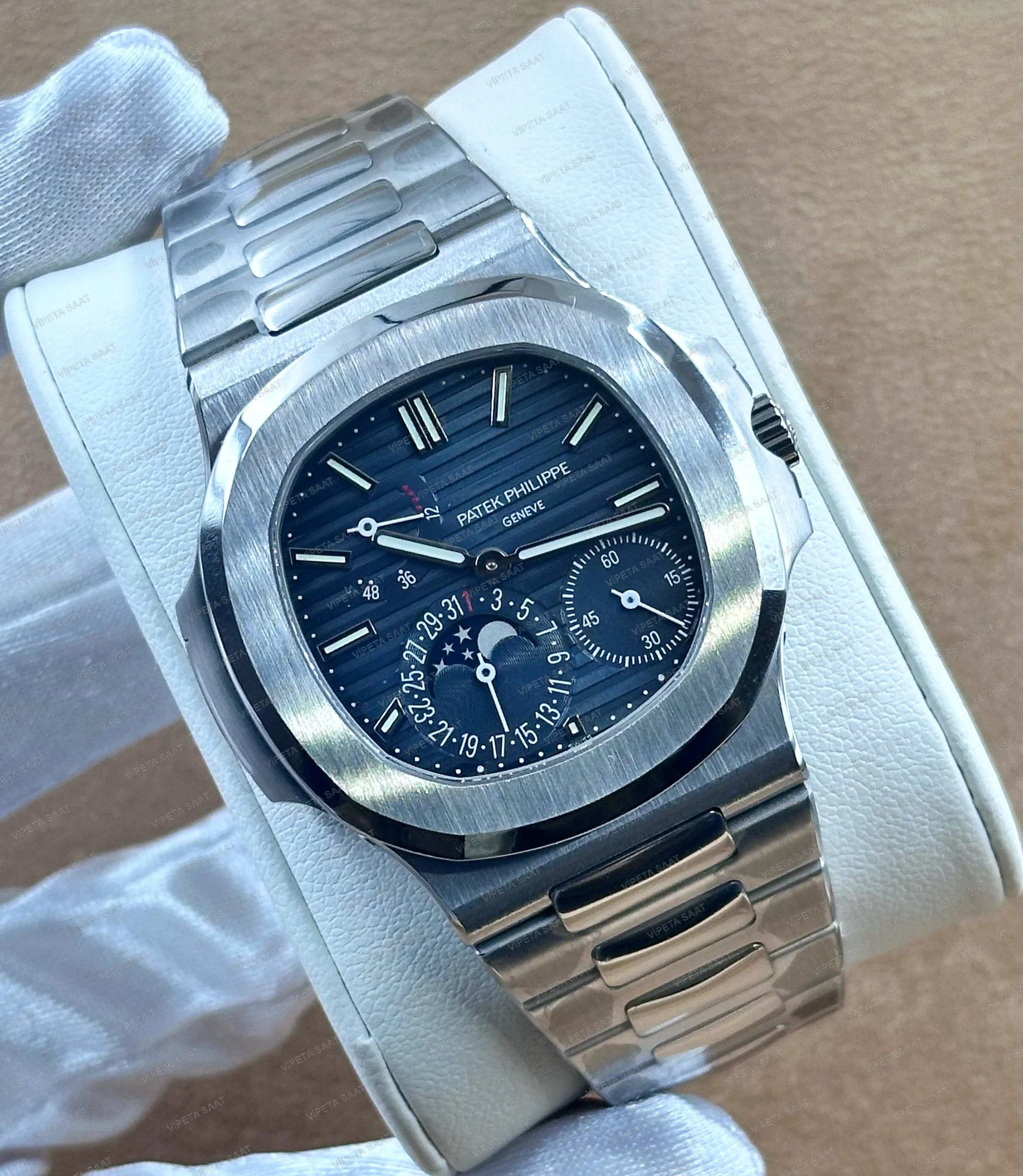 Patek Philippe Nautilus 5712/1A-001 40 MM Mavi Kadran Ay Fazlı Çelik Bilezik Super Clone ETA Saat Detay Görsel 1