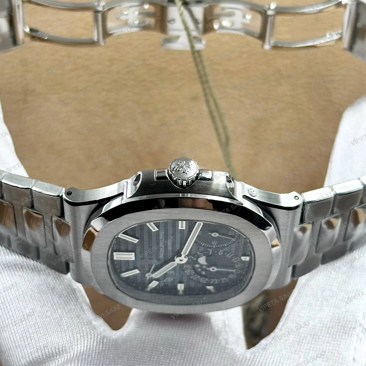 Patek Philippe Nautilus 5712/1A-001 40 MM Mavi Kadran Ay Fazlı Çelik Bilezik Super Clone ETA Saat Detay Görsel 2