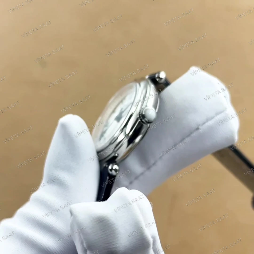 Tissot Desir T152.010.16.038.00 28 MM Gümüş Guilloche Roma Rakamlı Kadran Siyah Deri Kordon Bayan Super Clone ETA Saat Detay Görsel 2