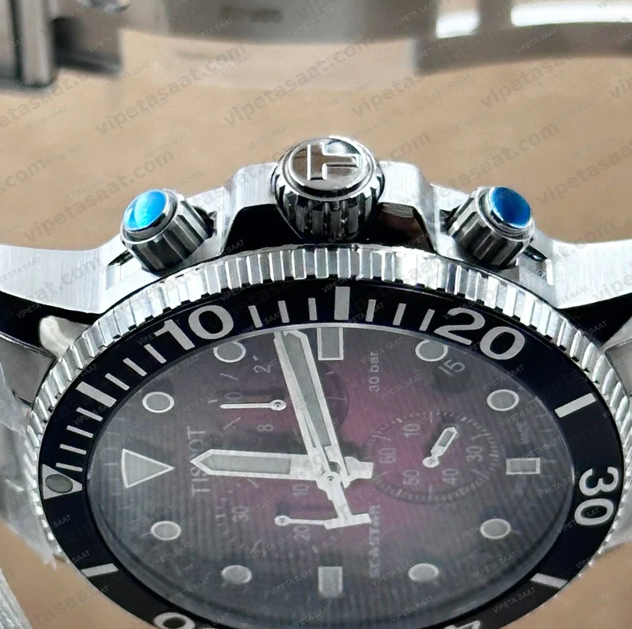 Tissot Seastar 1000 T120.417.11.421.00 Kırmızı Siyah Degrade Kadran Kronograf Çelik Bilezik Super Clone ETA Saat Detay Görsel 2