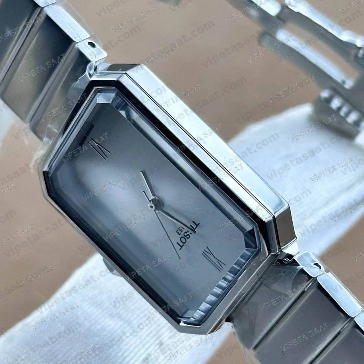 Tissot SRV Dikdörtgen T160.110.11.033.00 Gümüş Kadran Çelik Bilezik Bayan Super Clone ETA Saat Detay Görsel 3