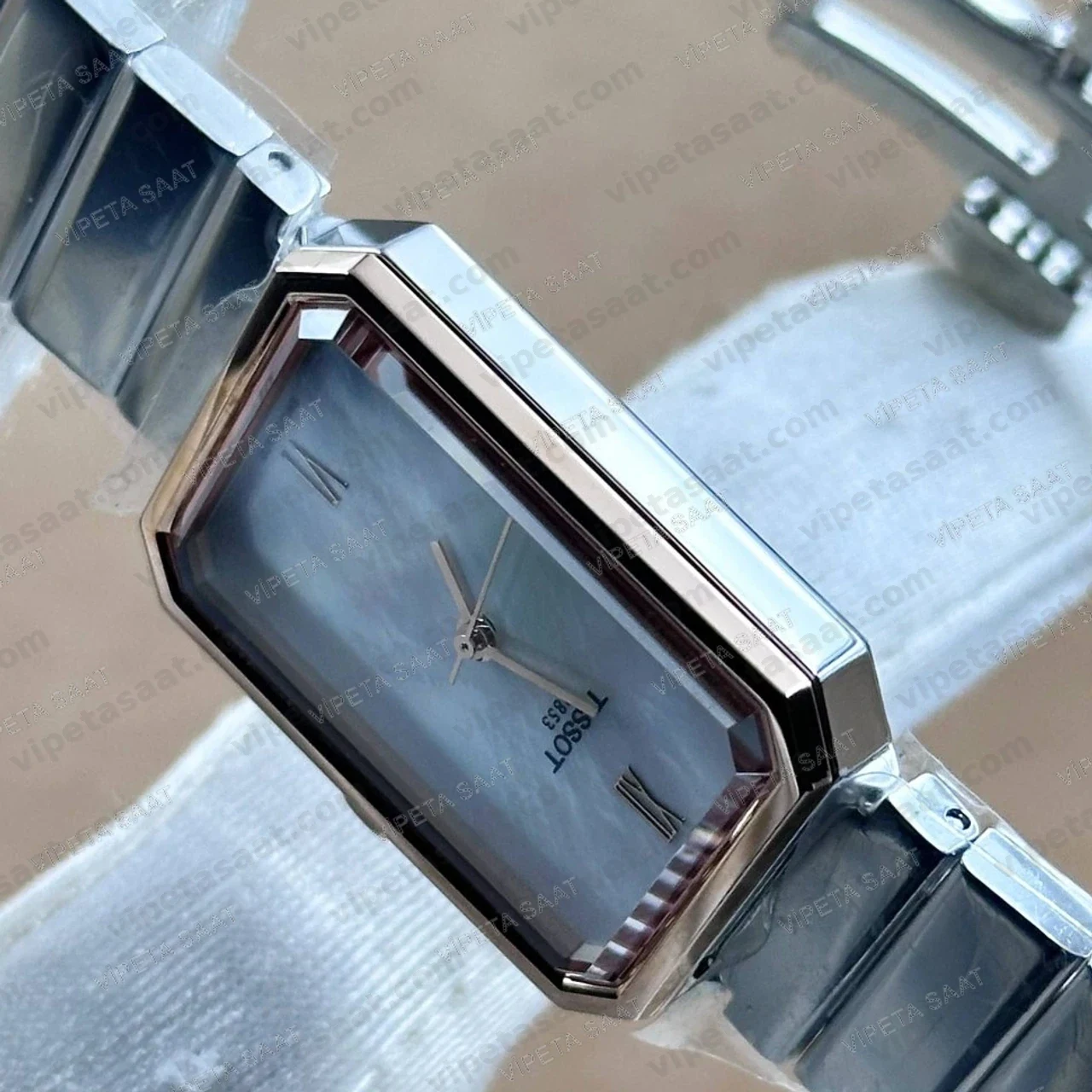 Tissot SRV Dikdörtgen T160.110.21.113.00 Sedef Kadran Rose Gold Detay Çelik Bilezik Bayan Super Clone ETA Saat Detay Görsel 3