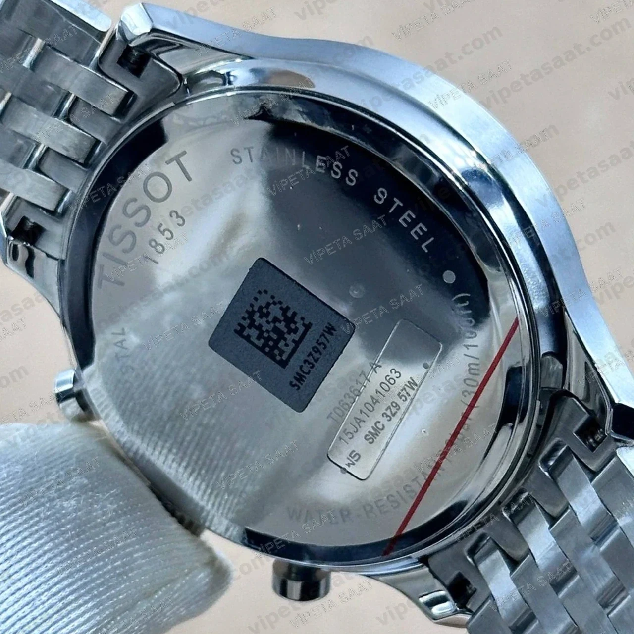 Tissot Tradition Chronograph T063.617.11.047.00 Lacivert Mavi Kadran Çelik Bilezik Super Clone — Arka Kapak ve Mekanizma Detayı