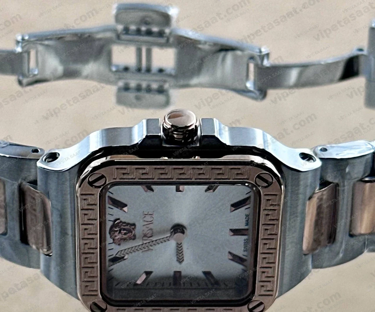Versace Greca Kare Kasa Gümüş Beyaz Kadran Two Tone Rose Gold Çelik Bilezik Bayan Super Clone ETA Saat Detay Görsel 2