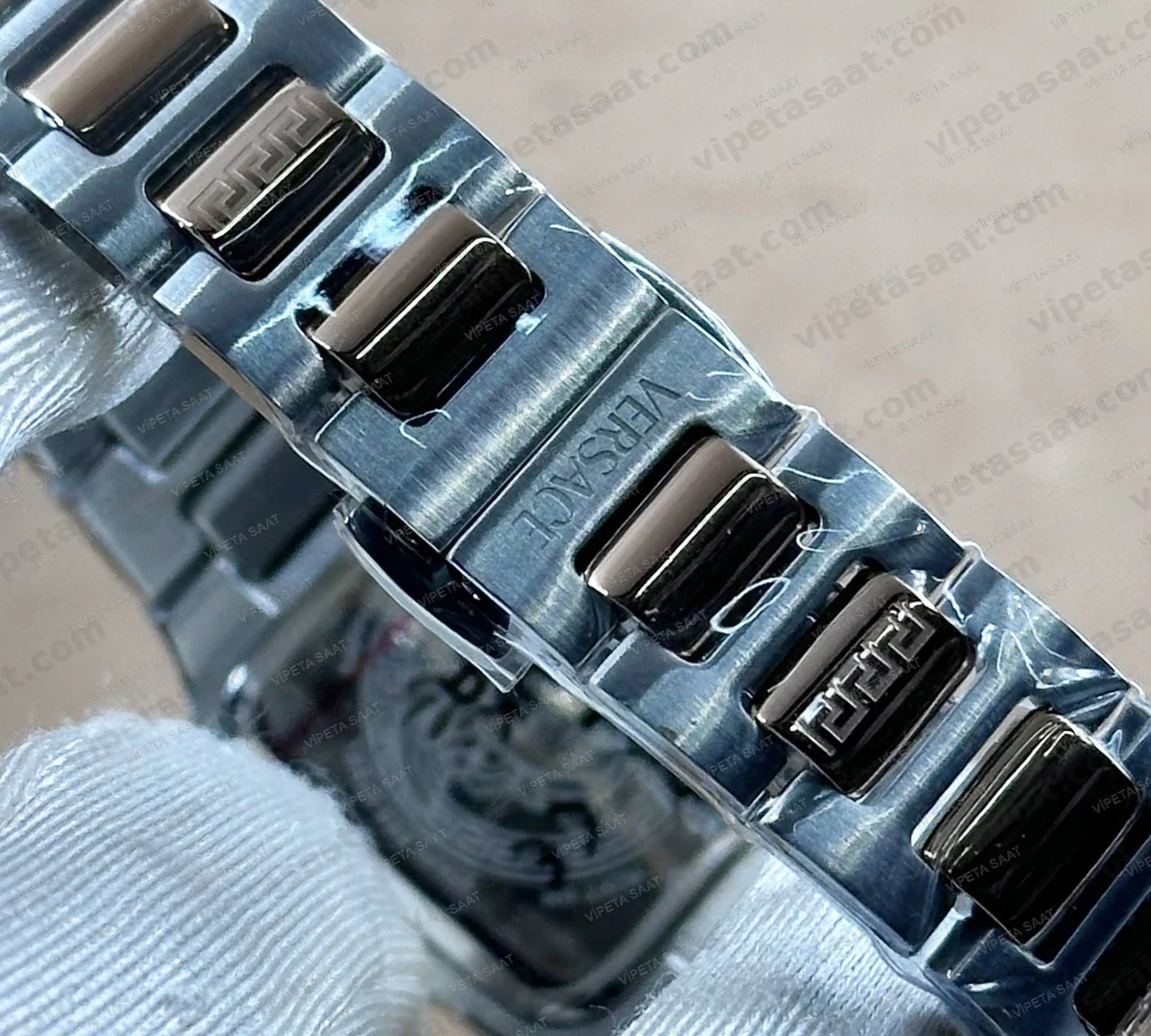 Versace Greca Kare Kasa Gümüş Beyaz Kadran Two Tone Rose Gold Çelik Bilezik Bayan Super Clone ETA Saat - Görsel 7
