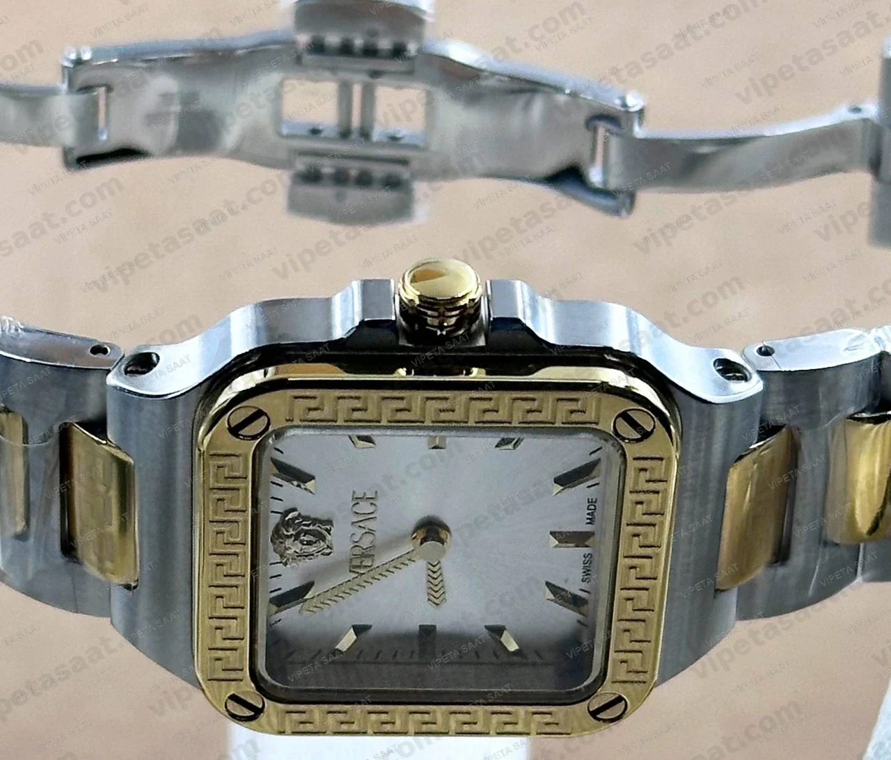 Versace Greca Kare Kasa Gümüş Beyaz Kadran Two Tone Sarı Altın Çelik Bilezik Bayan Super Clone ETA Saat - Görsel 3